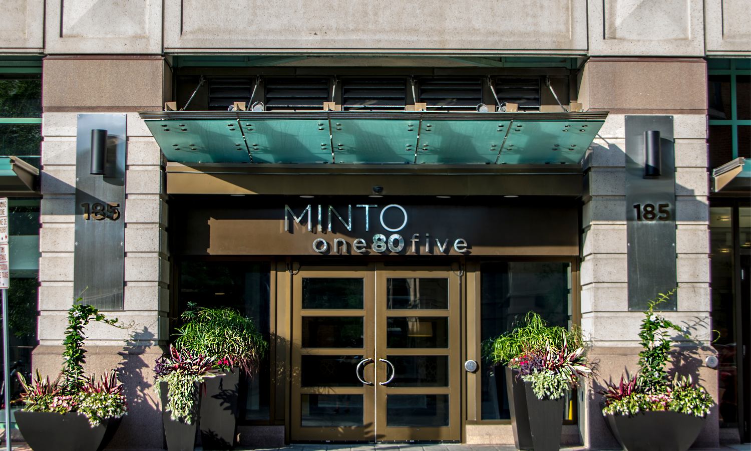 Entrée extérieure à One80five.